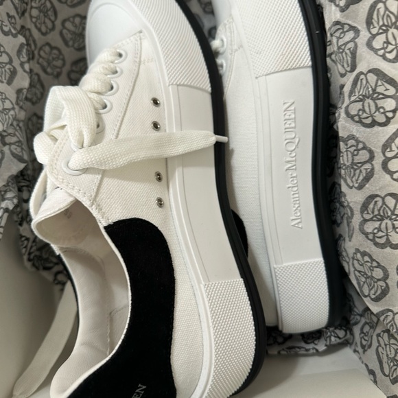 NEW ALEXANDER MCQUEEN SNEAKERS - Picture 3 of 10